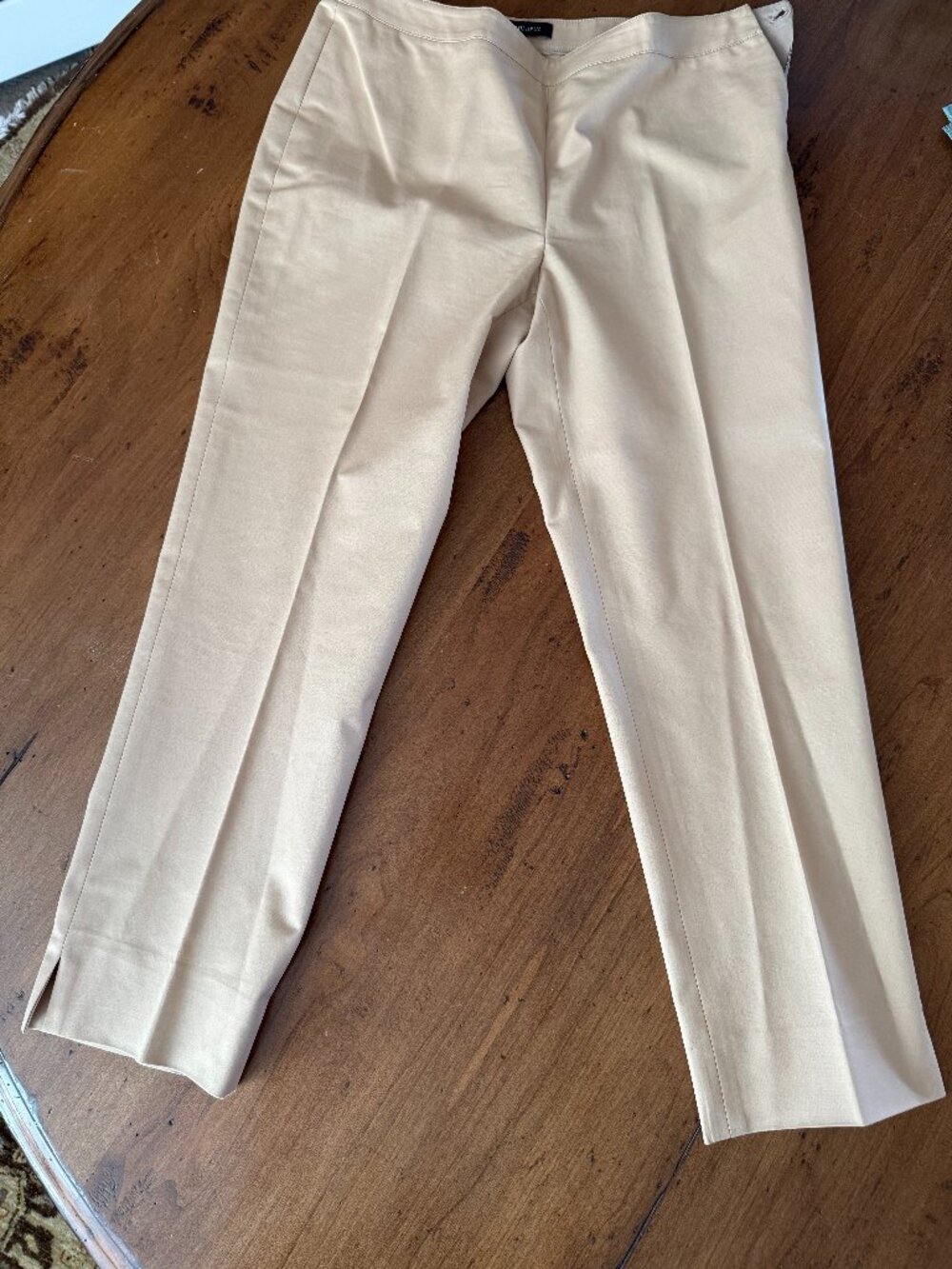 Lafayette 148 New York Khaki Capri Pants — Size 6 — Tailored Cotton — Excellent